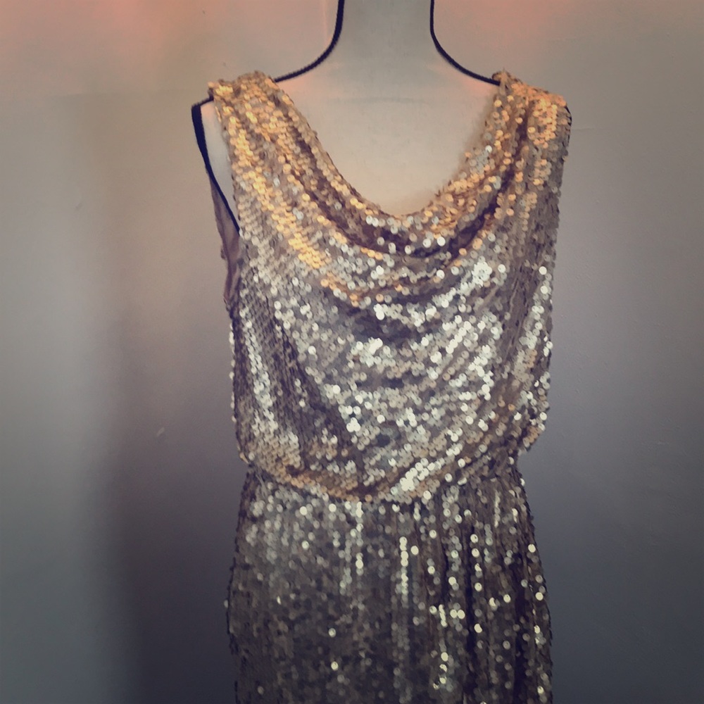 Gold sequin stunner